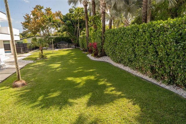 10475 SW 72nd Ave, Pinecrest, FL 33156