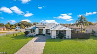 24 Crestwood CIR S, Lehigh Acres, FL 33936