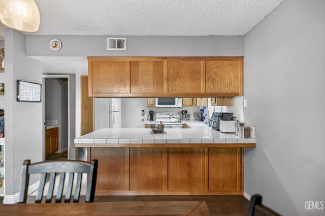 2912 Pecangrove Drive, Bakersfield, CA 93311