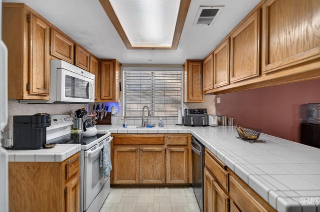 2912 Pecangrove Drive, Bakersfield, CA 93311