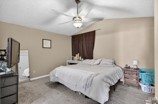 2912 Pecangrove Drive, Bakersfield, CA 93311