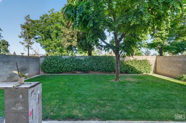 2912 Pecangrove Drive, Bakersfield, CA 93311