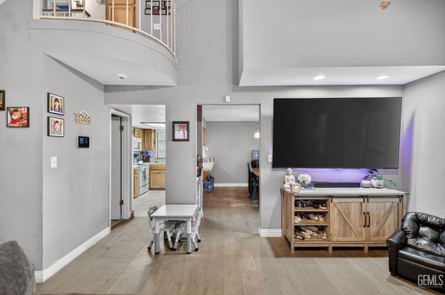 2912 Pecangrove Drive, Bakersfield, CA 93311