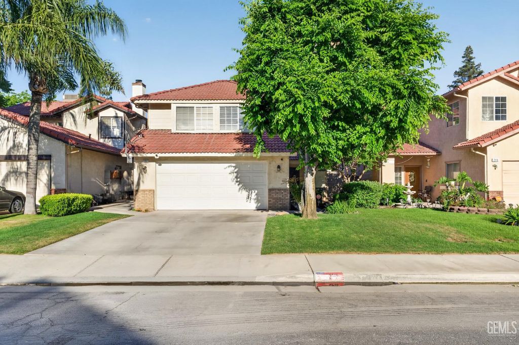 2912 Pecangrove Drive, Bakersfield, CA 93311