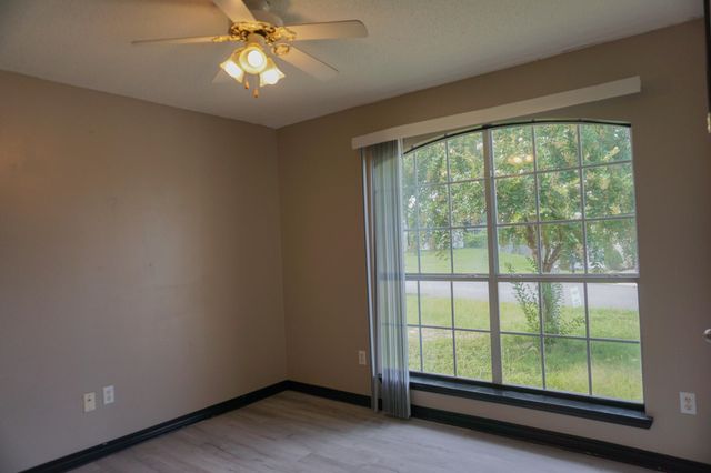 322 Apple Drive, Crestview, FL 32536