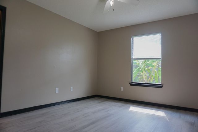 322 Apple Drive, Crestview, FL 32536