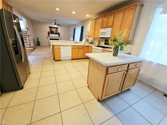 806 Falls Creek DR, Chesapeake, VA 23322