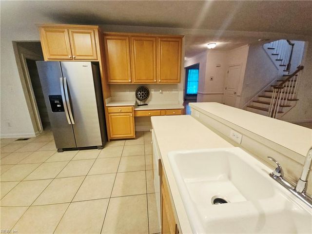 806 Falls Creek DR, Chesapeake, VA 23322