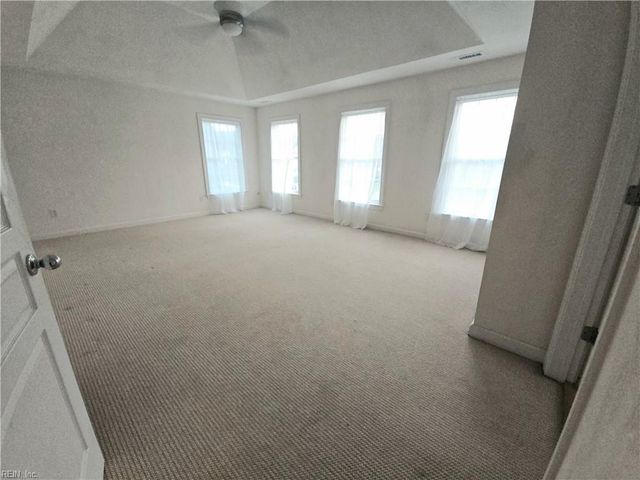 806 Falls Creek DR, Chesapeake, VA 23322