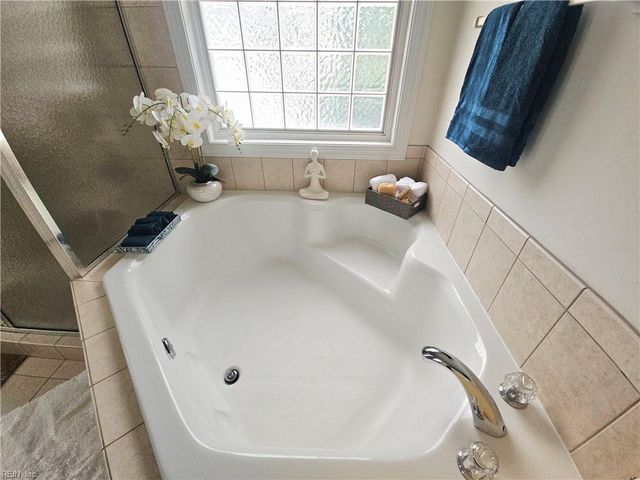 806 Falls Creek DR, Chesapeake, VA 23322