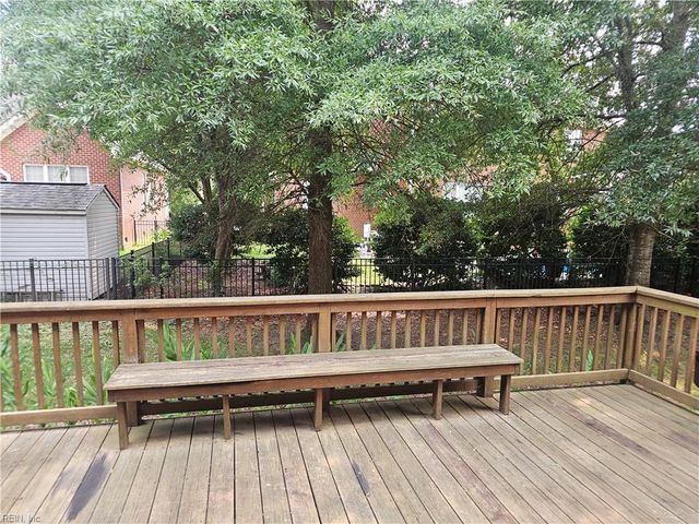 806 Falls Creek DR, Chesapeake, VA 23322