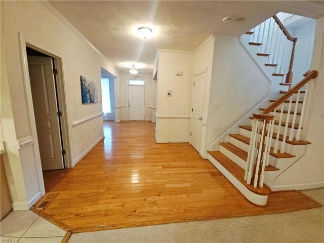 806 Falls Creek DR, Chesapeake, VA 23322