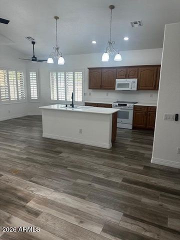 2432 E CIELO GRANDE Avenue, Phoenix, AZ 85024