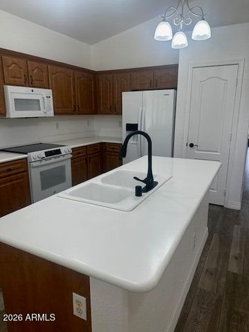 2432 E CIELO GRANDE Avenue, Phoenix, AZ 85024