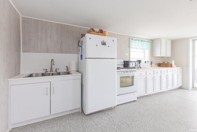 2000 LN 120 Hamilton Lake, Hamilton, IN 46742