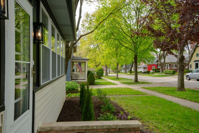 409 S 3rd Street, West Dundee, IL 60118