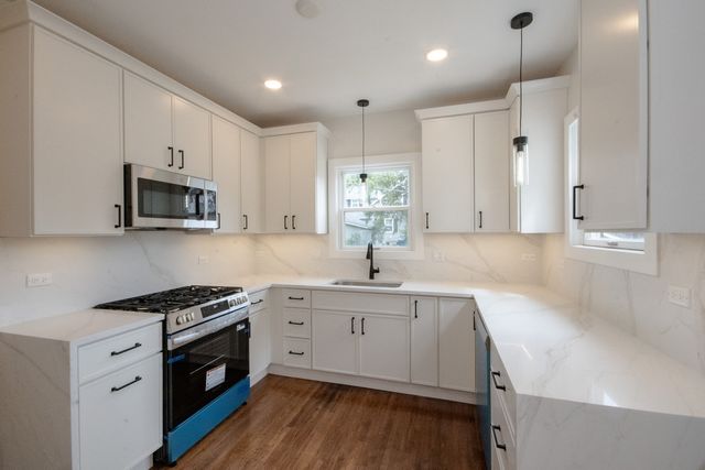 409 S 3rd Street, West Dundee, IL 60118