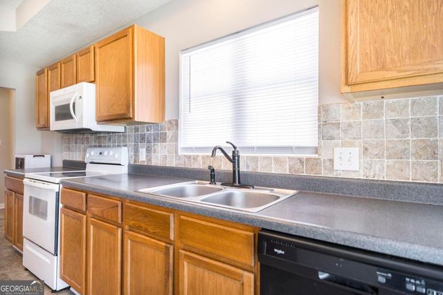 342 Peach Blossom Road, Bonaire, GA 31005