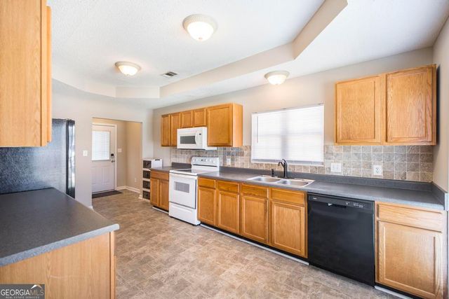 342 Peach Blossom Road, Bonaire, GA 31005