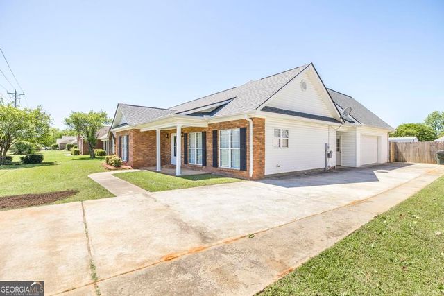 342 Peach Blossom Road, Bonaire, GA 31005