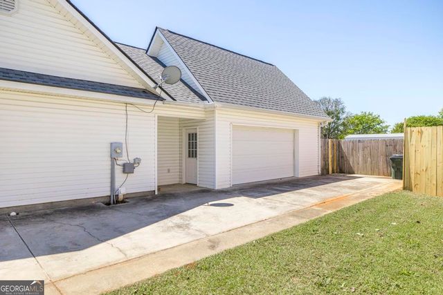 342 Peach Blossom Road, Bonaire, GA 31005