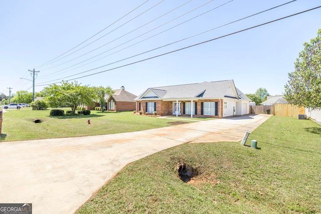 342 Peach Blossom Road, Bonaire, GA 31005