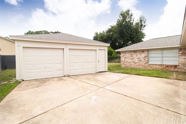 16310 Forest Way Drive, Houston, TX 77090