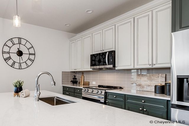 3938 SADDLEBACK LN, Cheyenne, WY 82001