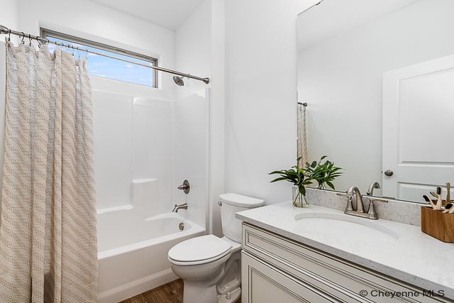 3938 SADDLEBACK LN, Cheyenne, WY 82001