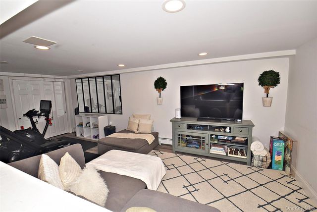 31 Armell Street, Huntington Station, NY 11746