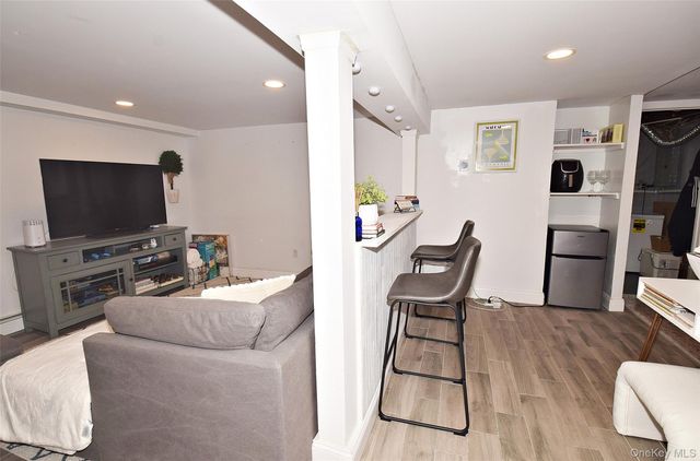 31 Armell Street, Huntington Station, NY 11746