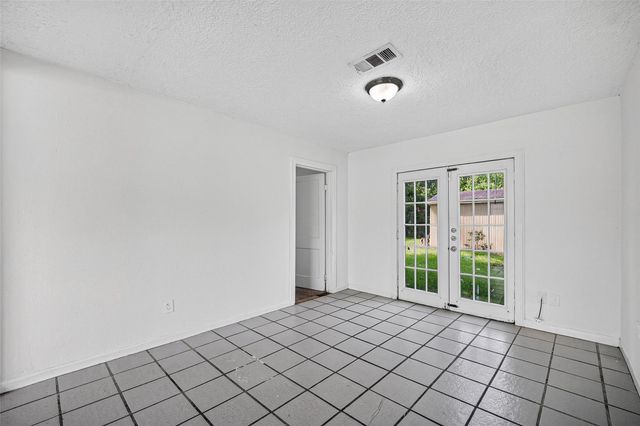 2101 E Fayle Street, Baytown, TX 77520