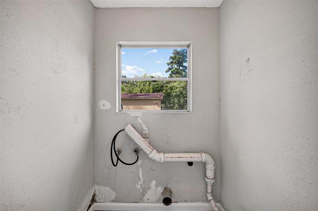 2101 E Fayle Street, Baytown, TX 77520