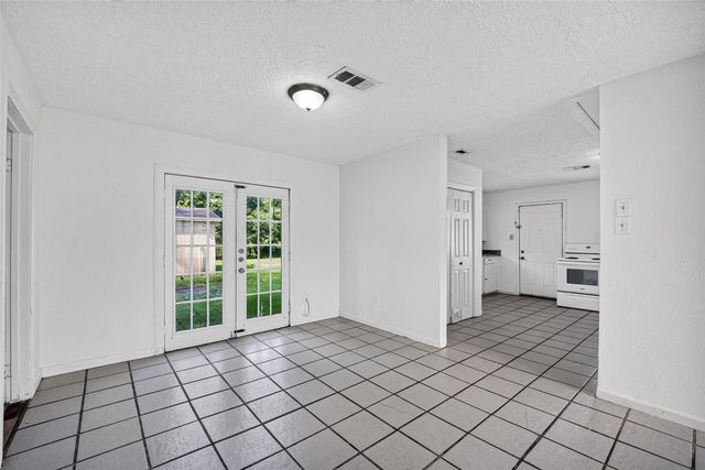 2101 E Fayle Street, Baytown, TX 77520