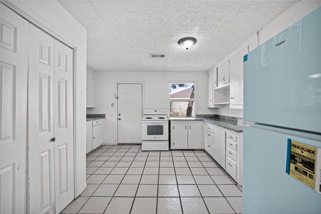 2101 E Fayle Street, Baytown, TX 77520