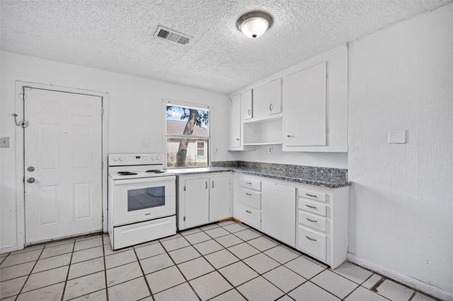 2101 E Fayle Street, Baytown, TX 77520