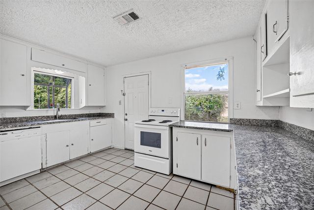 2101 E Fayle Street, Baytown, TX 77520