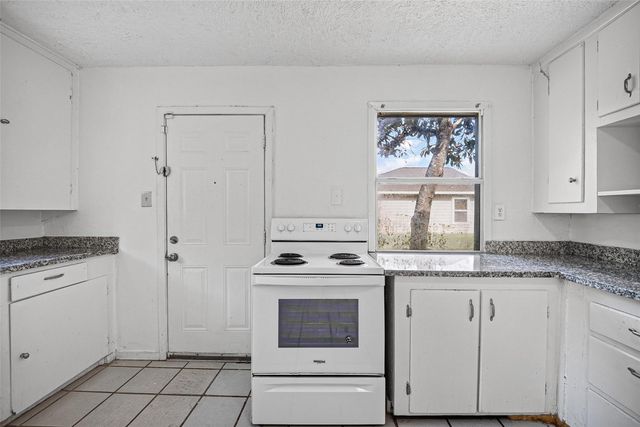 2101 E Fayle Street, Baytown, TX 77520
