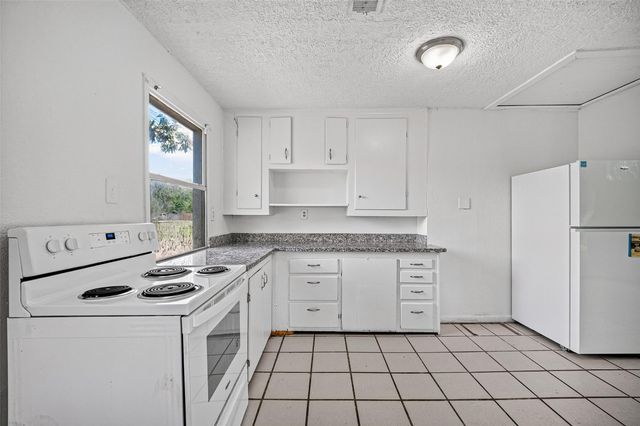 2101 E Fayle Street, Baytown, TX 77520