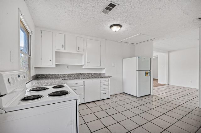2101 E Fayle Street, Baytown, TX 77520