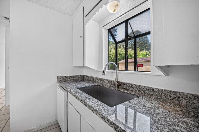 2101 E Fayle Street, Baytown, TX 77520