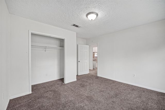 2101 E Fayle Street, Baytown, TX 77520