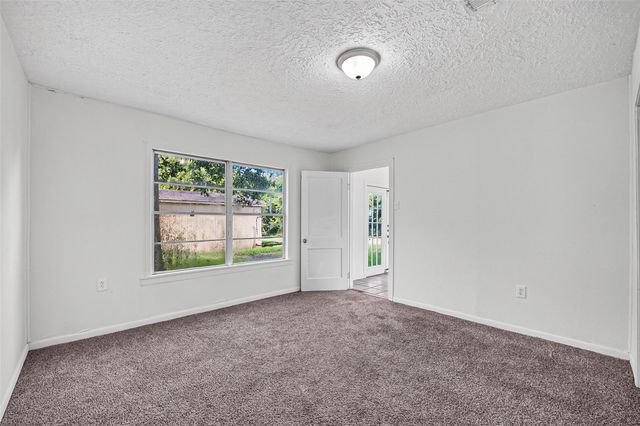 2101 E Fayle Street, Baytown, TX 77520