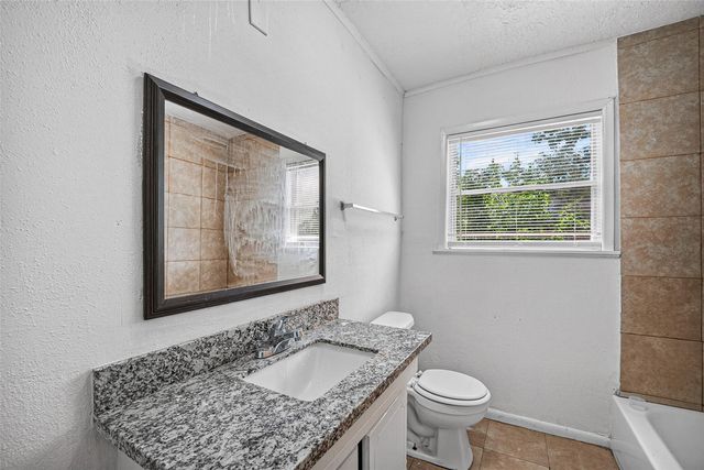 2101 E Fayle Street, Baytown, TX 77520