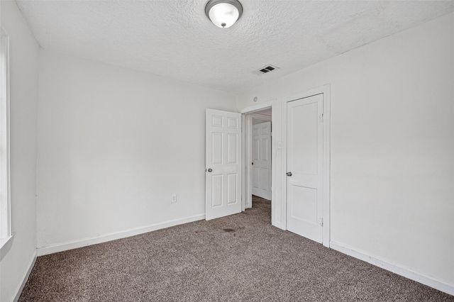 2101 E Fayle Street, Baytown, TX 77520