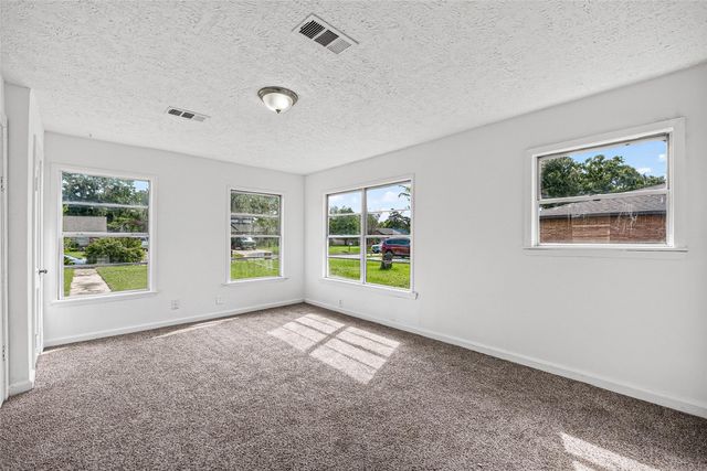 2101 E Fayle Street, Baytown, TX 77520