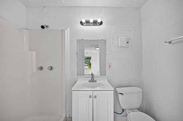 2101 E Fayle Street, Baytown, TX 77520
