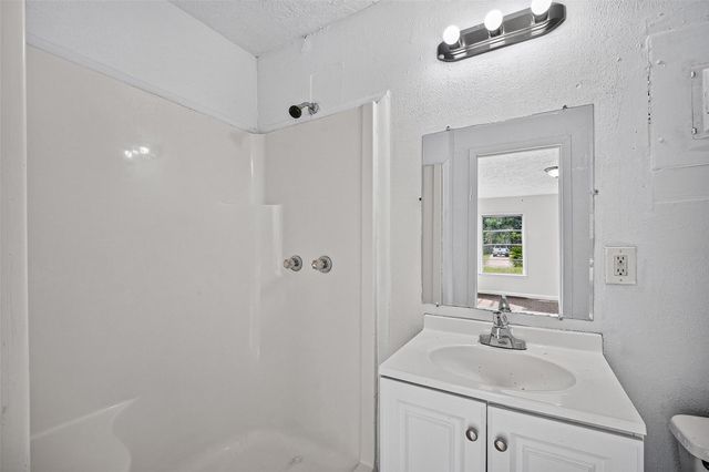 2101 E Fayle Street, Baytown, TX 77520