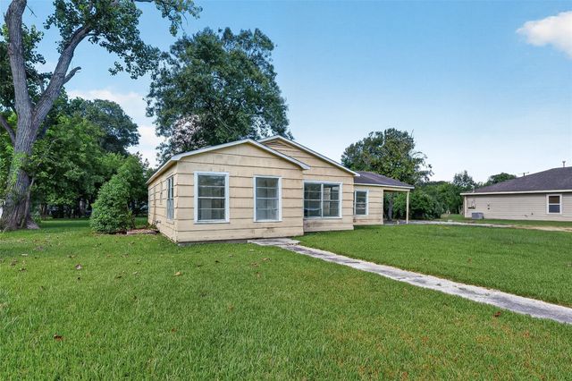 2101 E Fayle Street, Baytown, TX 77520
