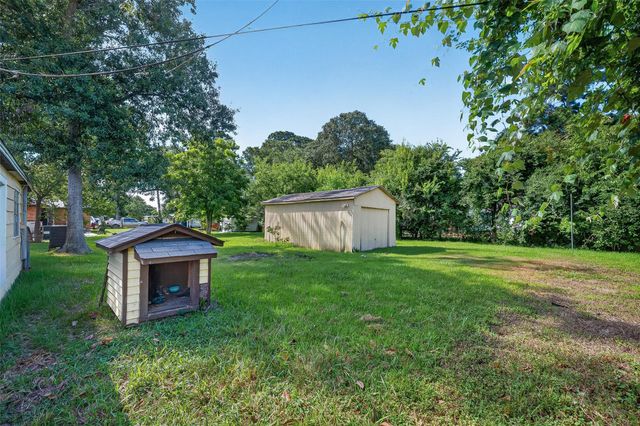 2101 E Fayle Street, Baytown, TX 77520